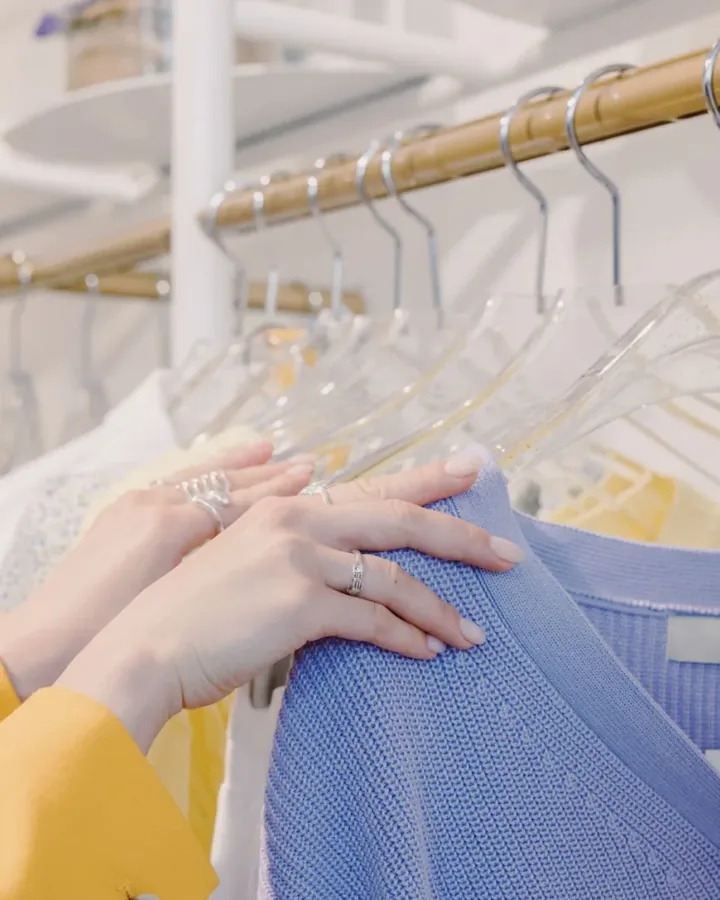 Khách mặc áo cũ chưa vừa — trước